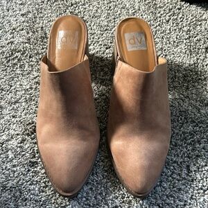 Dolce Vita Tan Suede Heels. Size 9